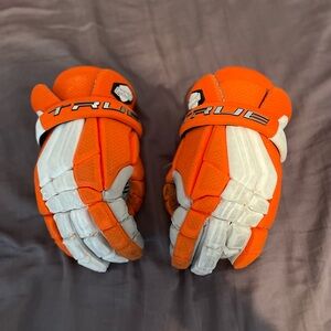 True lacrosse glove